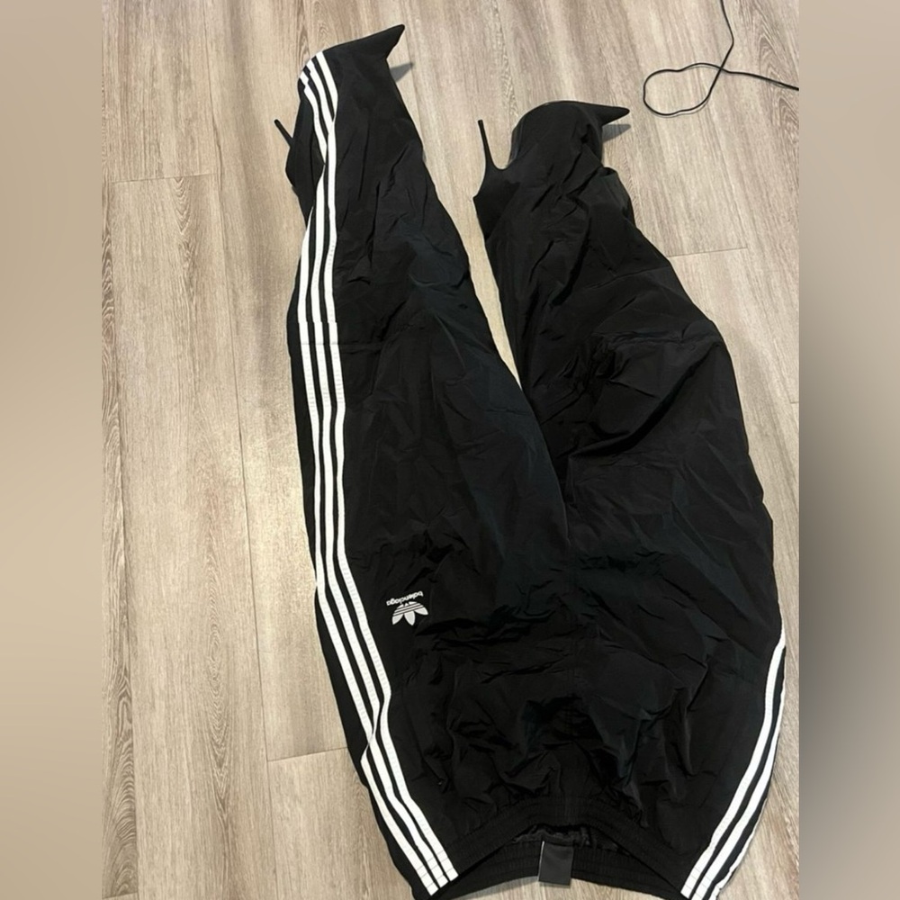 RARE* JogginghoseCollection: Balenciaga Adidas Fall Winter 2022 - Runway SOLD